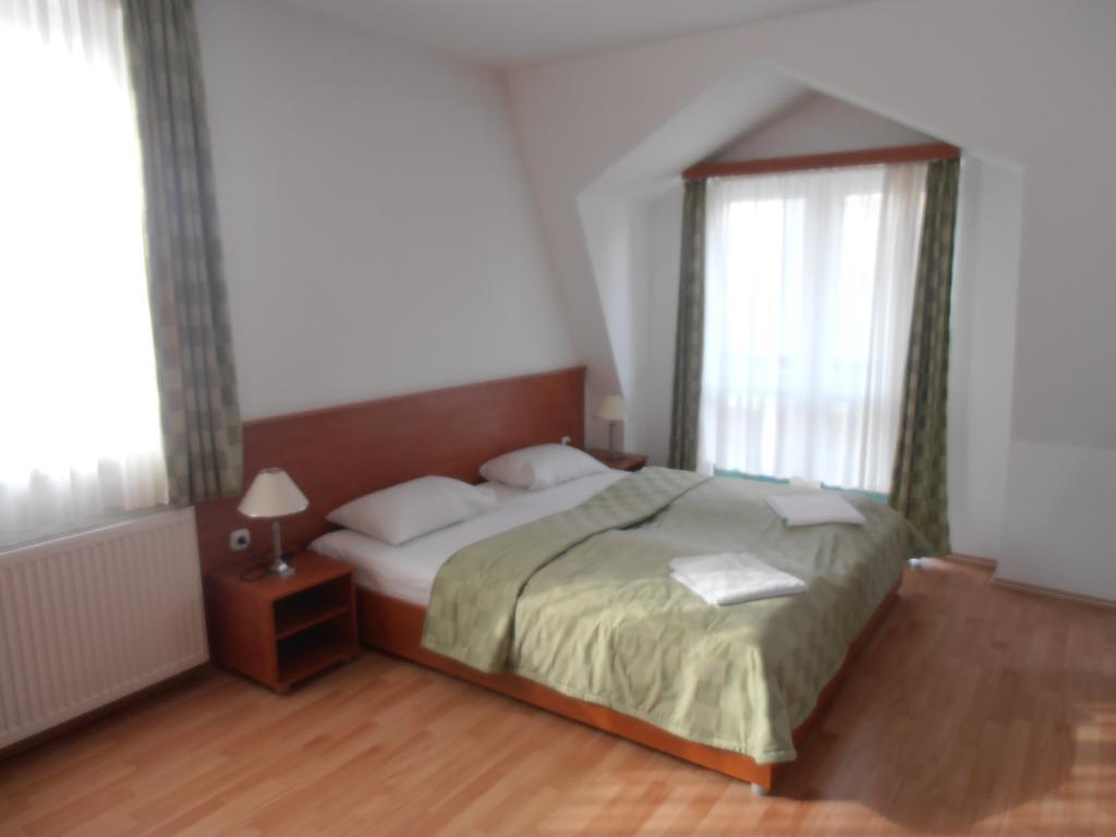 Hotel Kristaly Hajdúszoboszló Zimmer foto